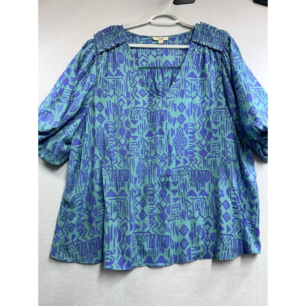 Easel Women's Plus Size 1X Geometric Print V-Neck Puff Sleeve Blouse